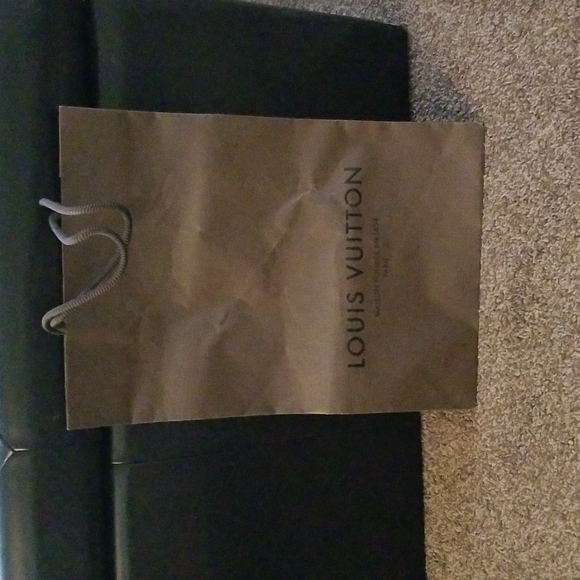 Box, dust ruffle and bag LV - Picture 4 of 4